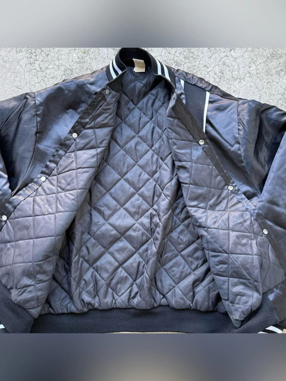 Vintage 80’s 90’s US MARINES Quilted Satin Bomber Jacket